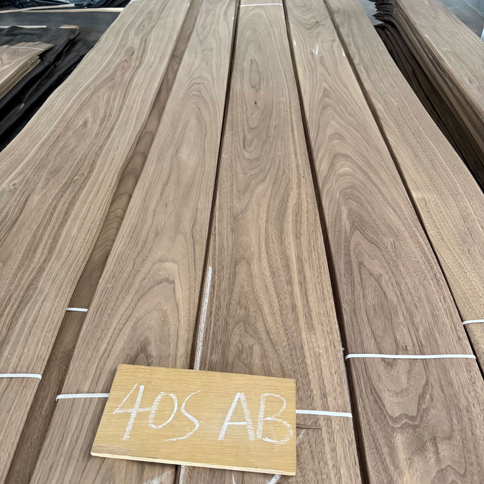 Natural Black Walnut Mixed Grain Veneer 40S – AB Grade