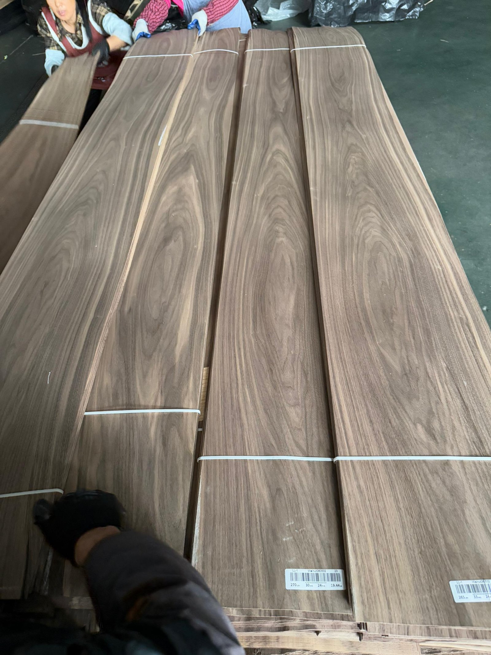 American Black Walnut Straight Grain Veneer 0.5 mm – AA+ to AAA Grade