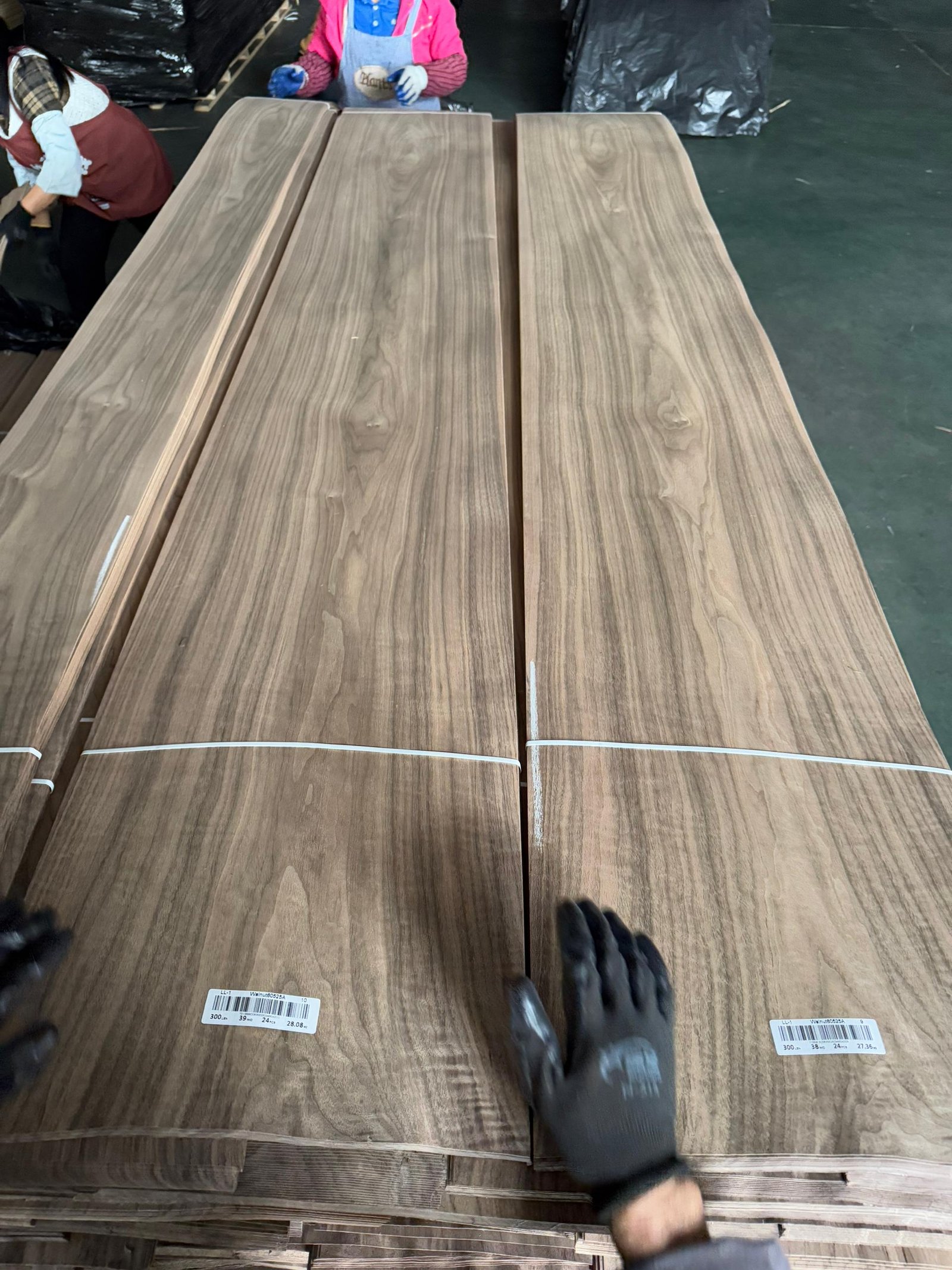 American Black Walnut Straight Grain Veneer 0.5 mm – AA+ to AAA Grade