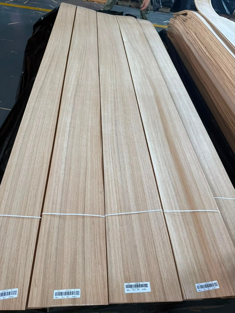 European Oak Straight Grain Veneer 0.5 mm – AA Grade