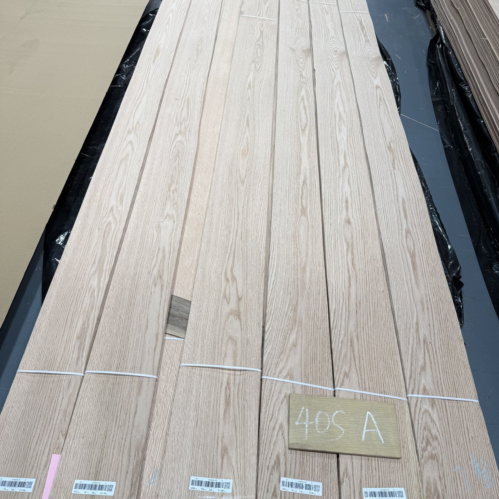 Natural Red Oak Crown Cut Veneer 40S – A Grade