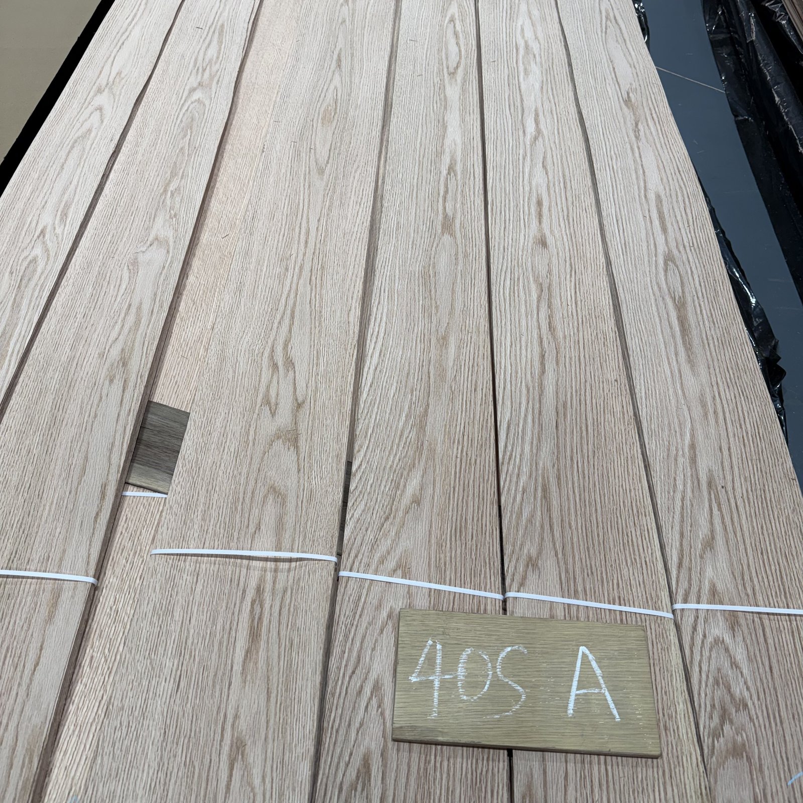 Natural Red Oak Crown Cut Veneer 40S – A Grade