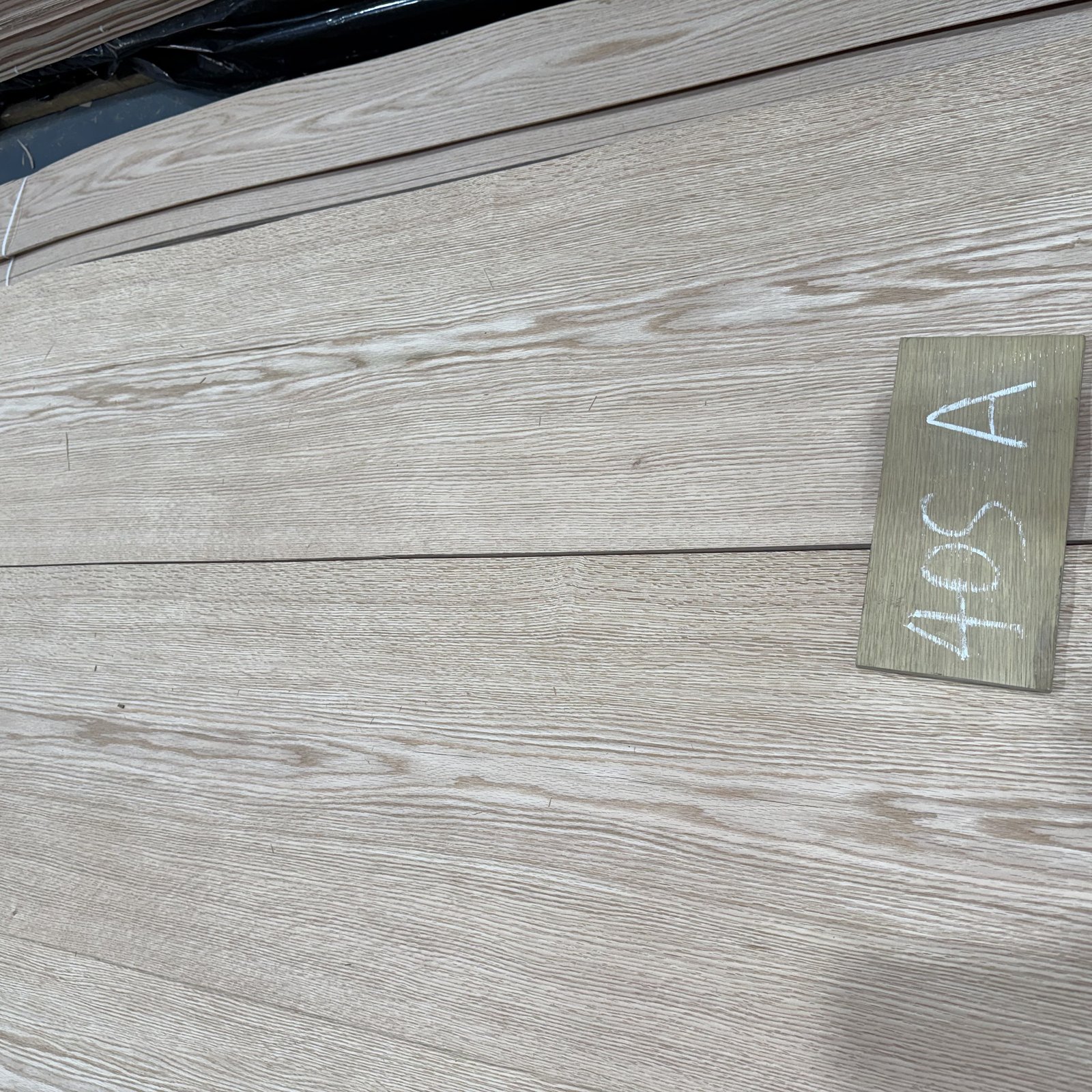 Natural Red Oak Crown Cut Veneer 40S – A Grade