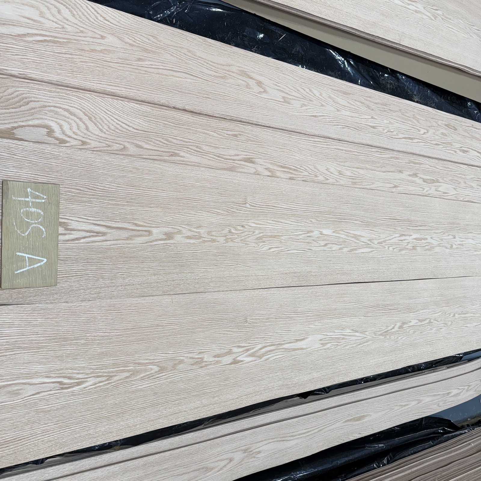 Natural Red Oak Crown Cut Veneer 40S – A Grade