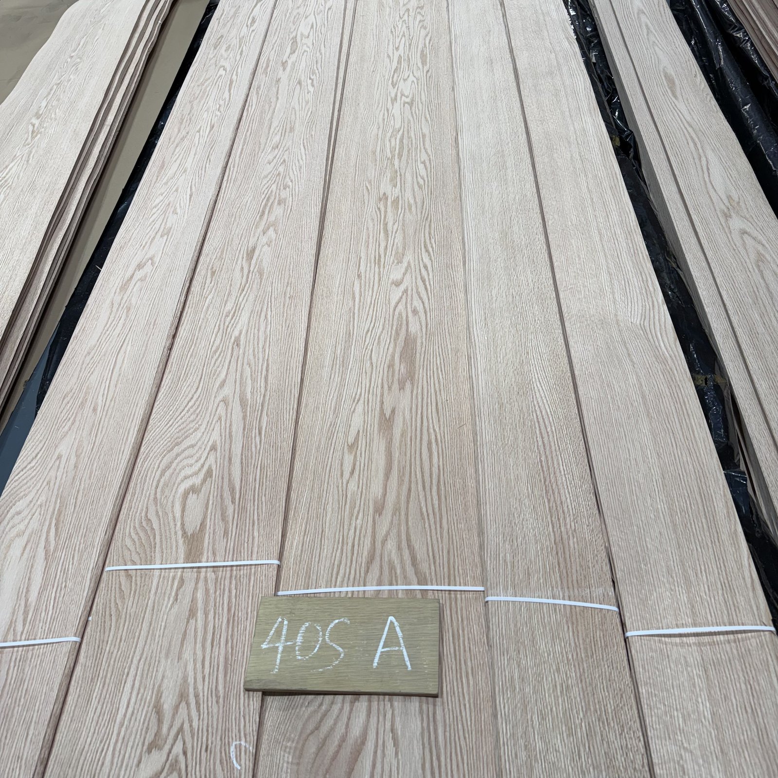 Natural Red Oak Crown Cut Veneer 40S – A Grade