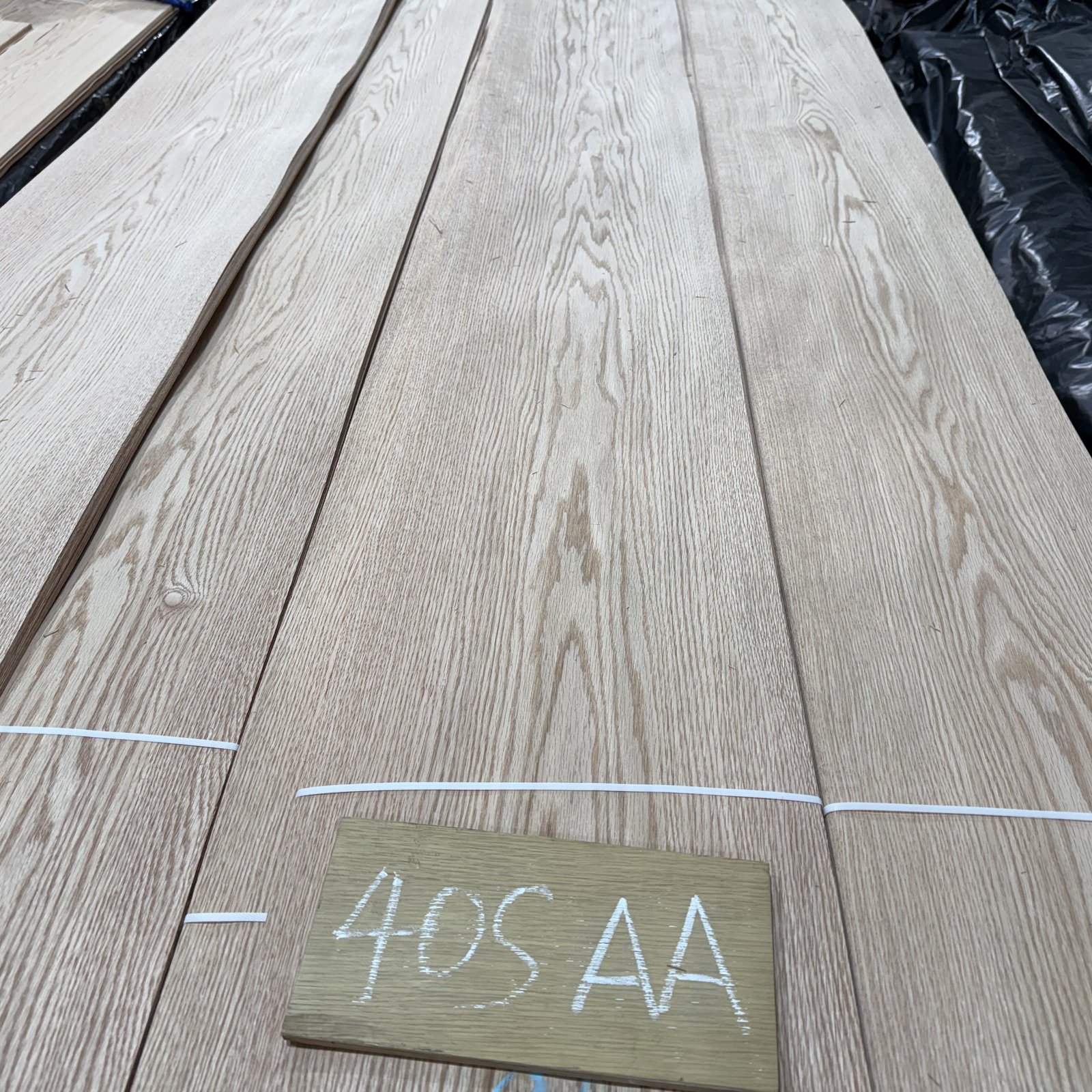 Natural Red Oak Crown Cut Veneer 40S – AA Grade