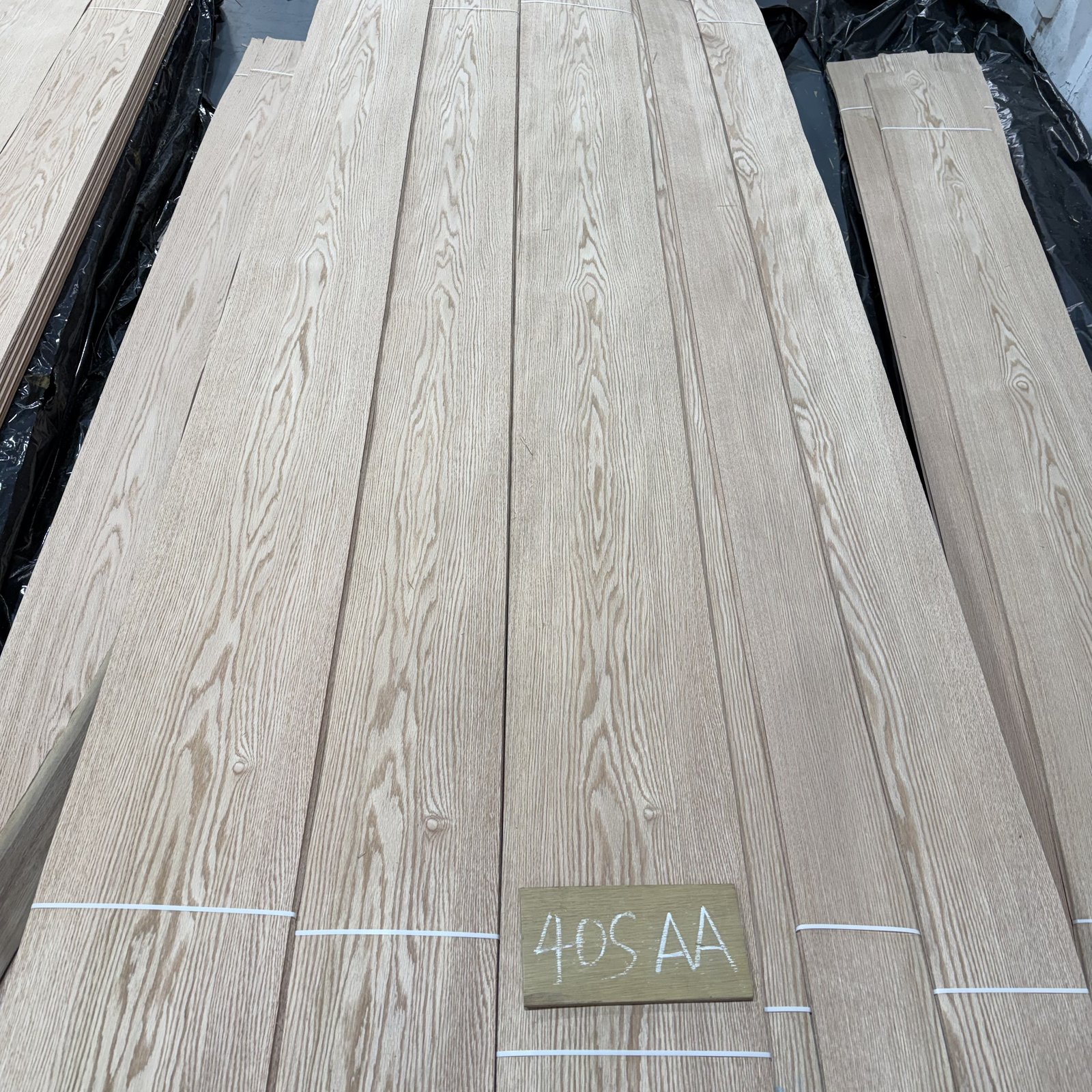 Natural Red Oak Crown Cut Veneer 40S – AA Grade