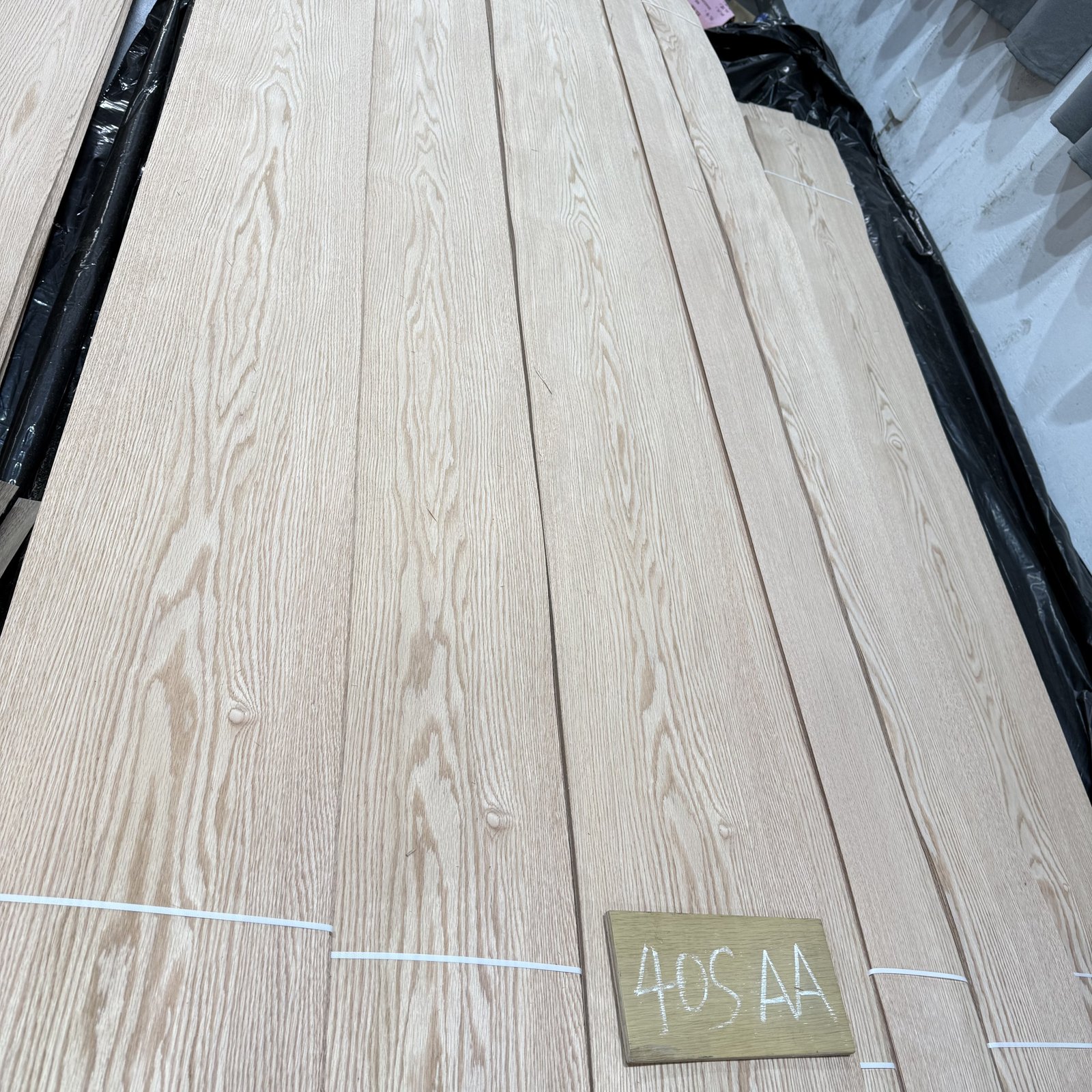 Natural Red Oak Crown Cut Veneer 40S – AA Grade
