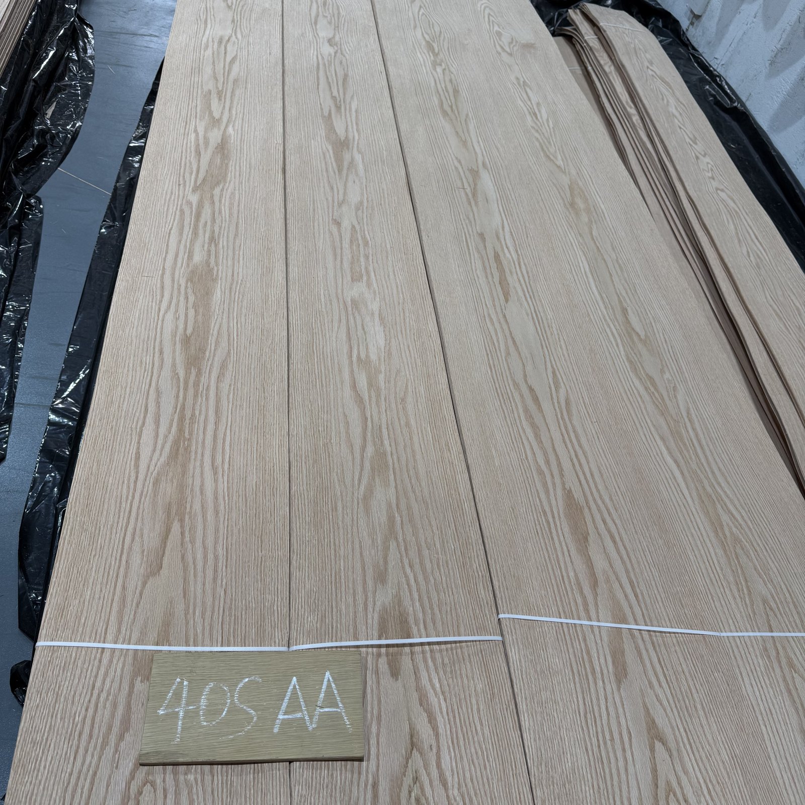Natural Red Oak Crown Cut Veneer 40S – AA Grade