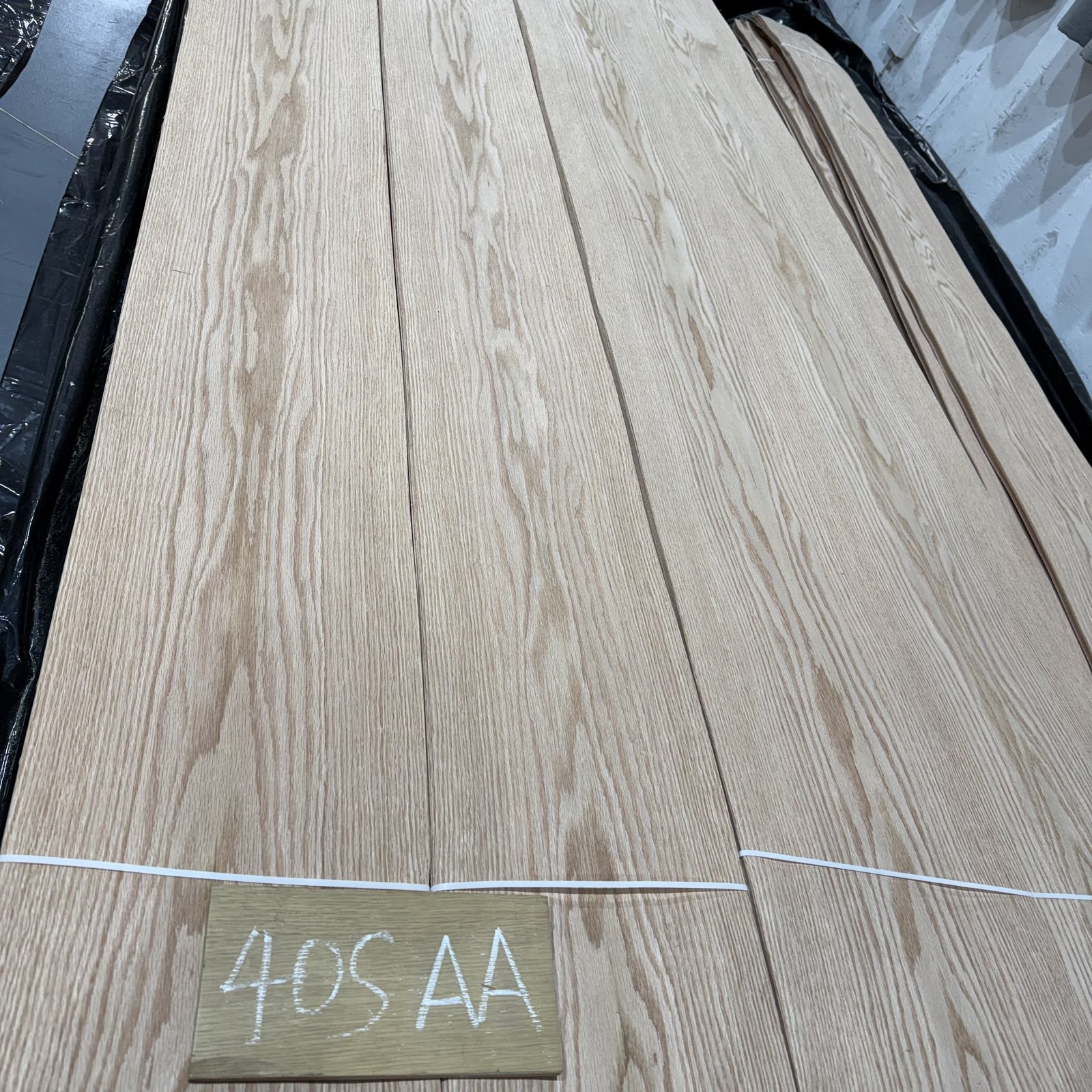Natural Red Oak Crown Cut Veneer 40S – AA Grade