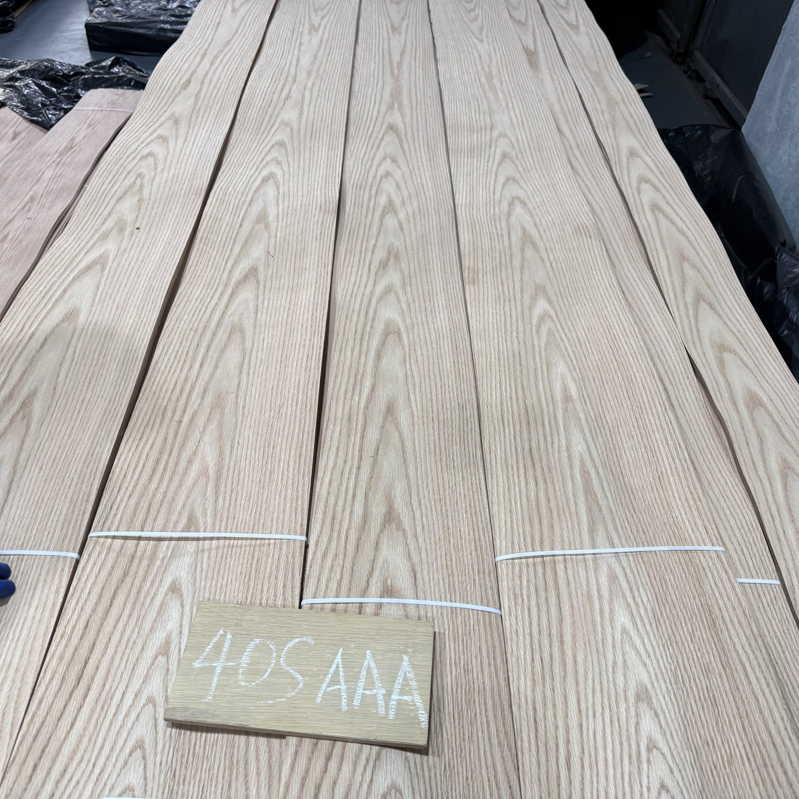 Natural Red Oak Crown Cut Veneer 40S – AAA Grade