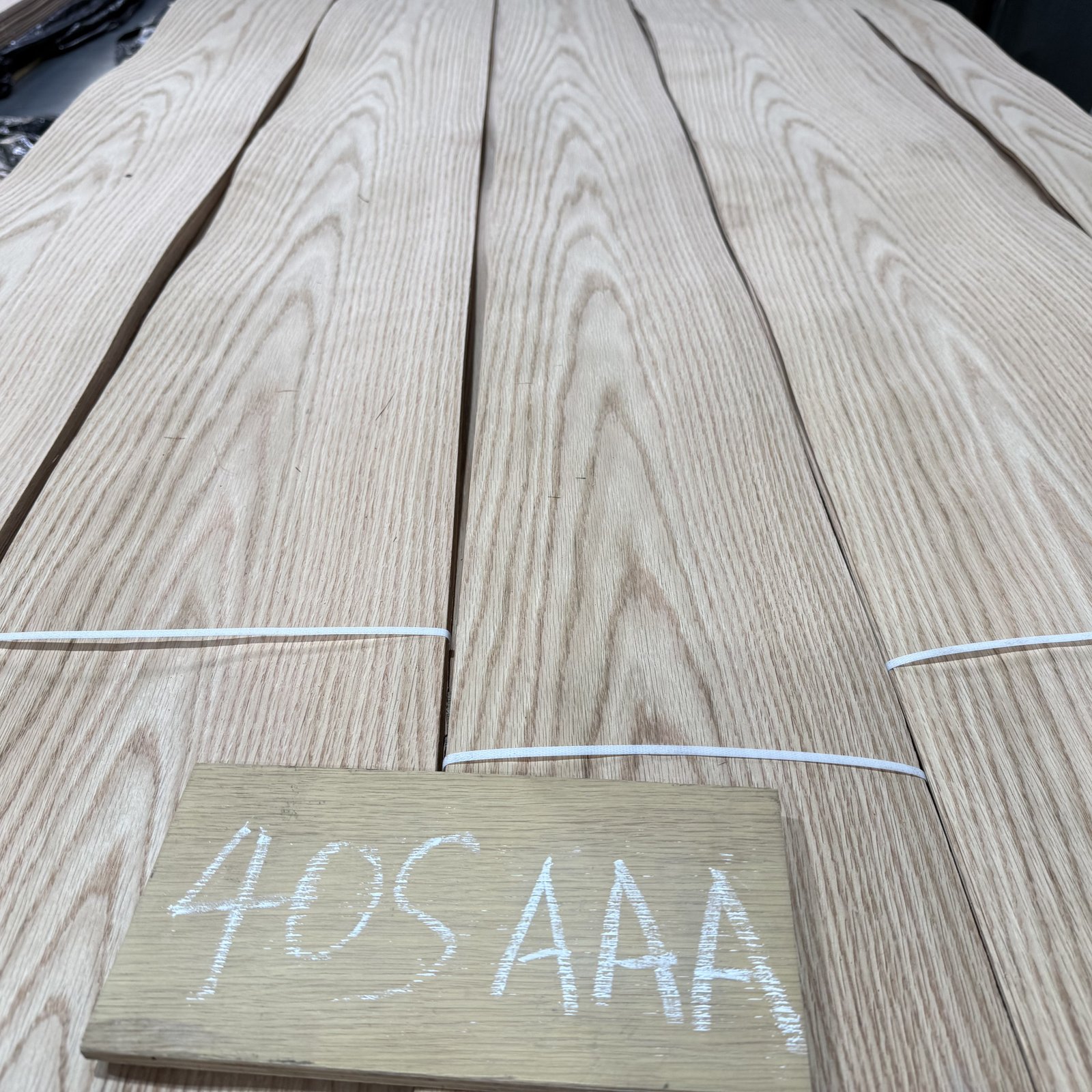 Natural Red Oak Crown Cut Veneer 40S – AAA Grade