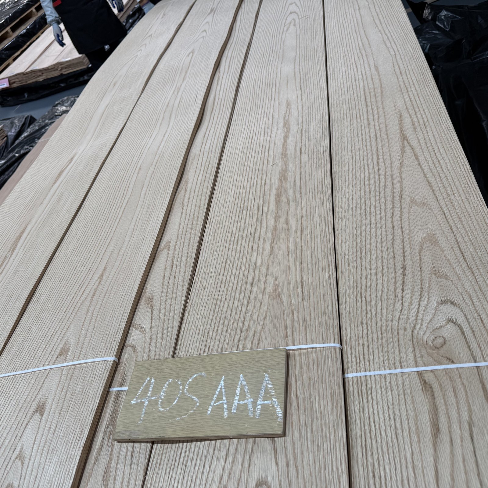 Natural Red Oak Crown Cut Veneer 40S – AAA Grade