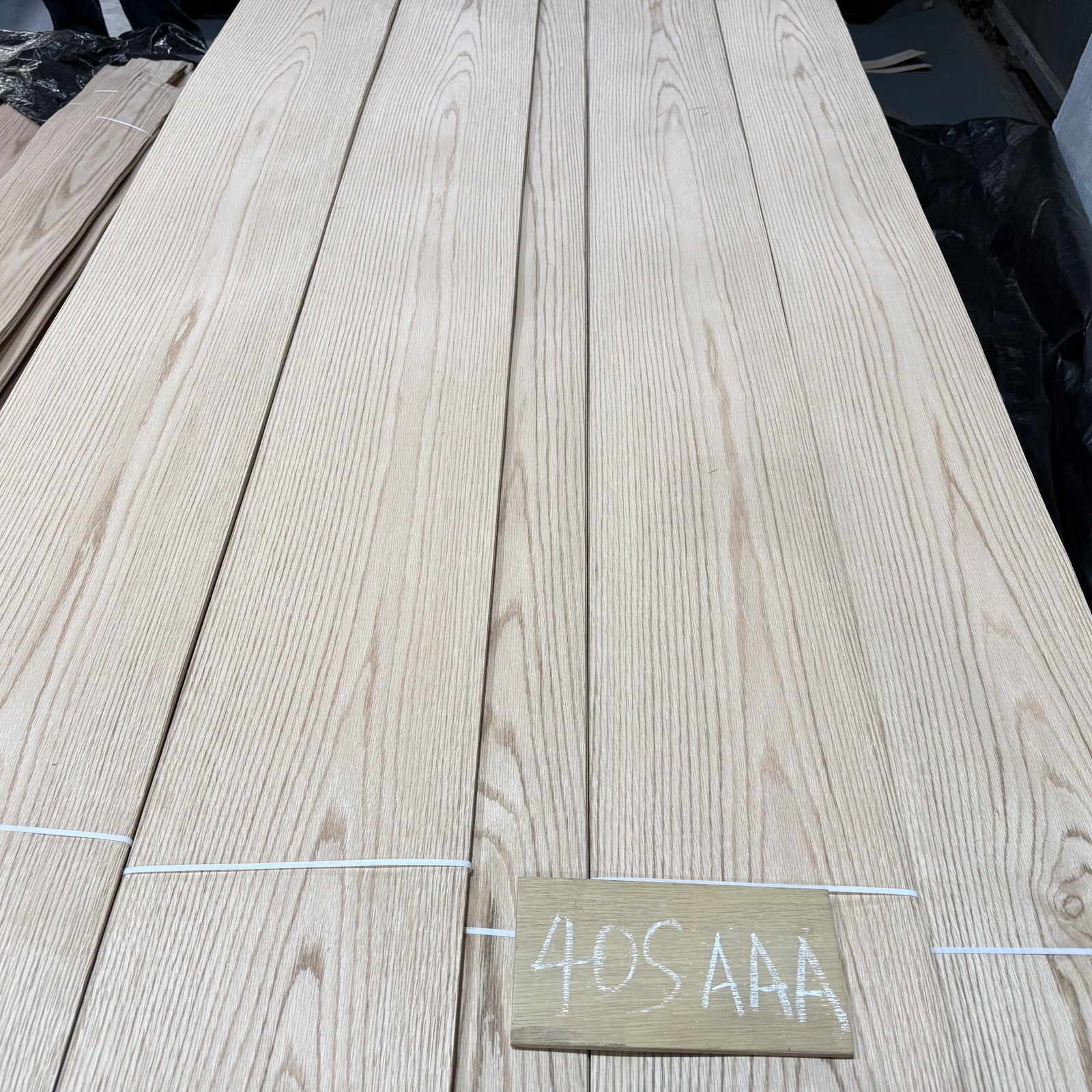 Natural Red Oak Crown Cut Veneer 40S – AAA Grade