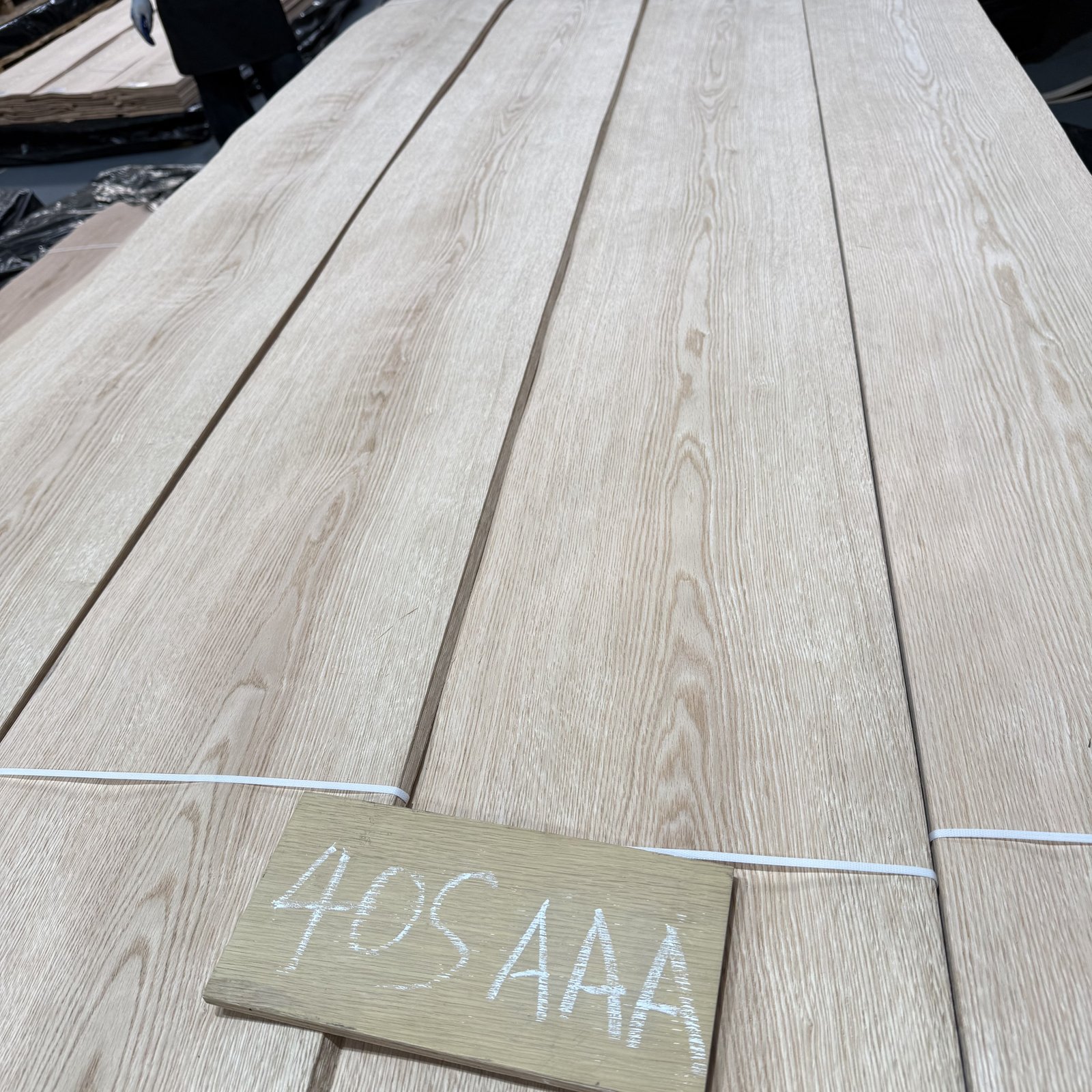 Natural Red Oak Crown Cut Veneer 40S – AAA Grade