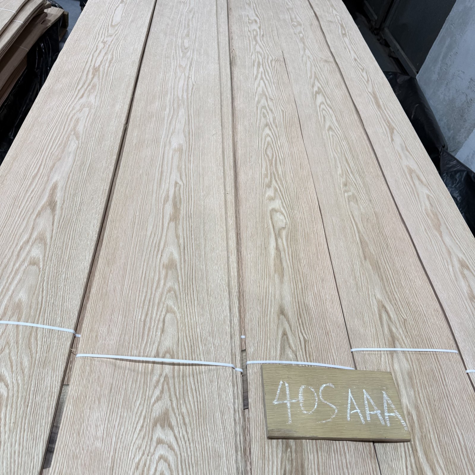 Natural Red Oak Crown Cut Veneer 40S – AAA Grade