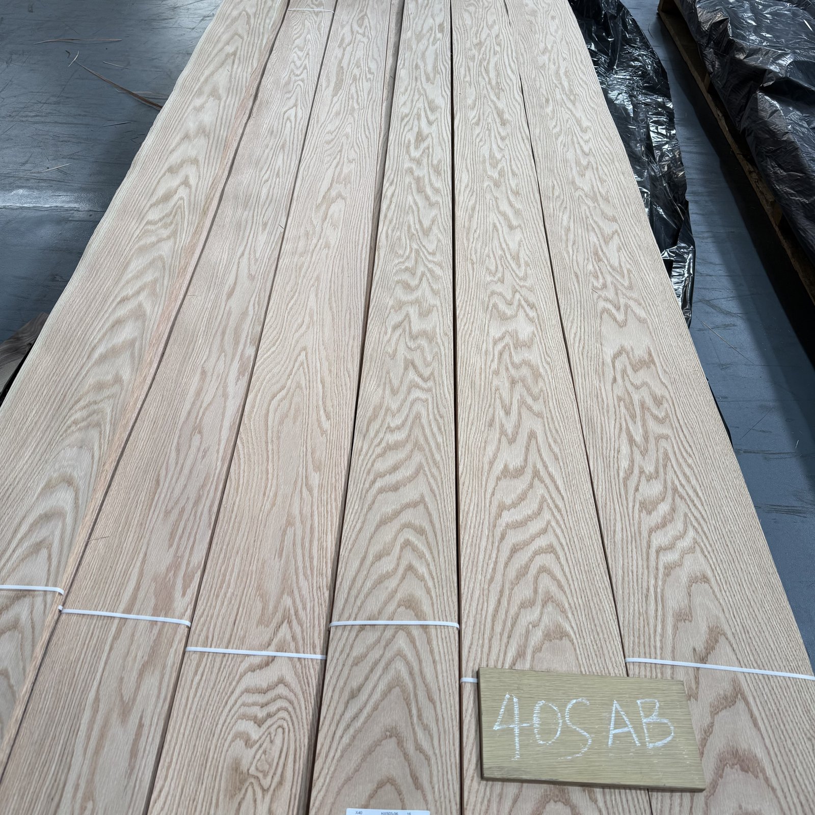 Natural Red Oak Crown Cut Veneer 40S – AB Grade