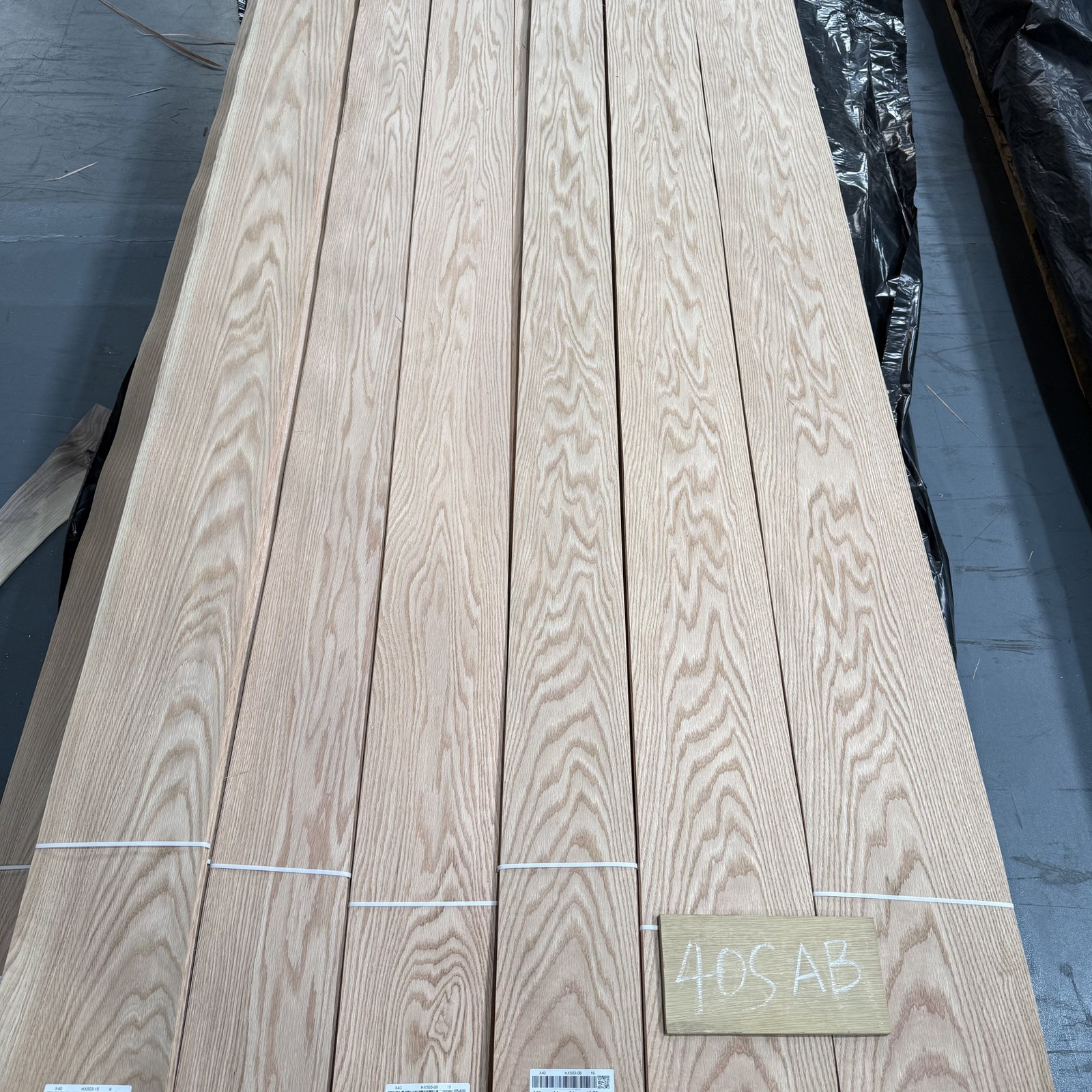 Natural Red Oak Crown Cut Veneer 40S – AB Grade