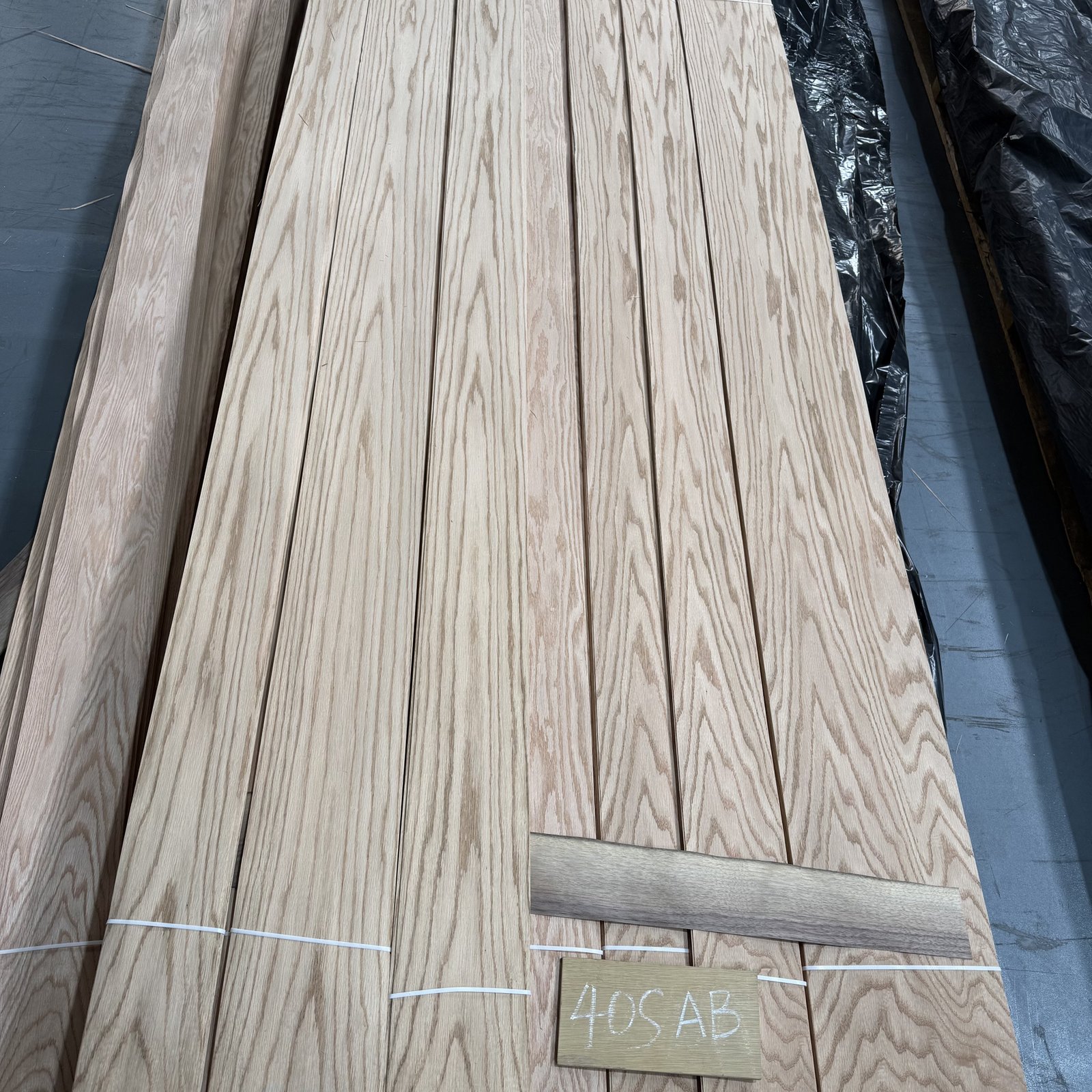 Natural Red Oak Crown Cut Veneer 40S – AB Grade