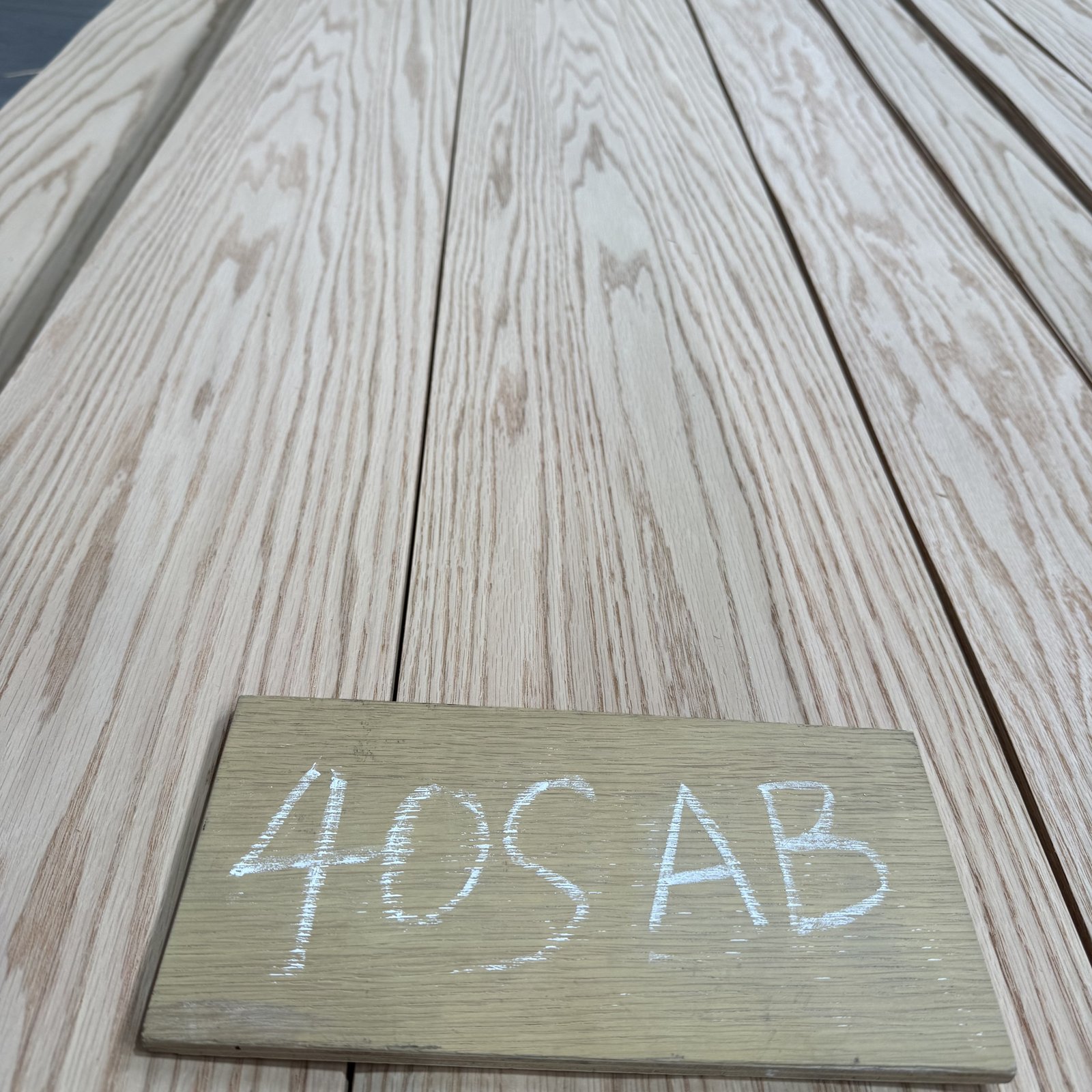 Natural Red Oak Crown Cut Veneer 40S – AB Grade
