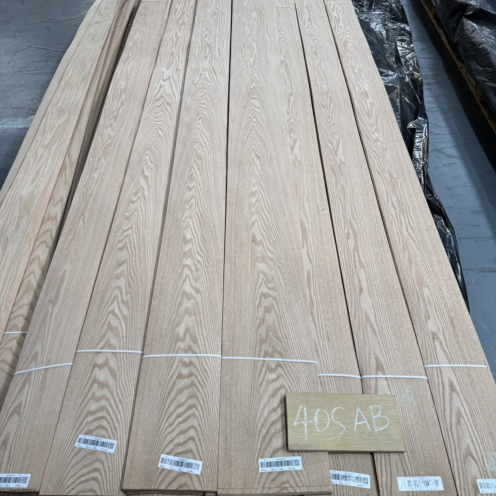Natural Red Oak Crown Cut Veneer 40S – AB Grade