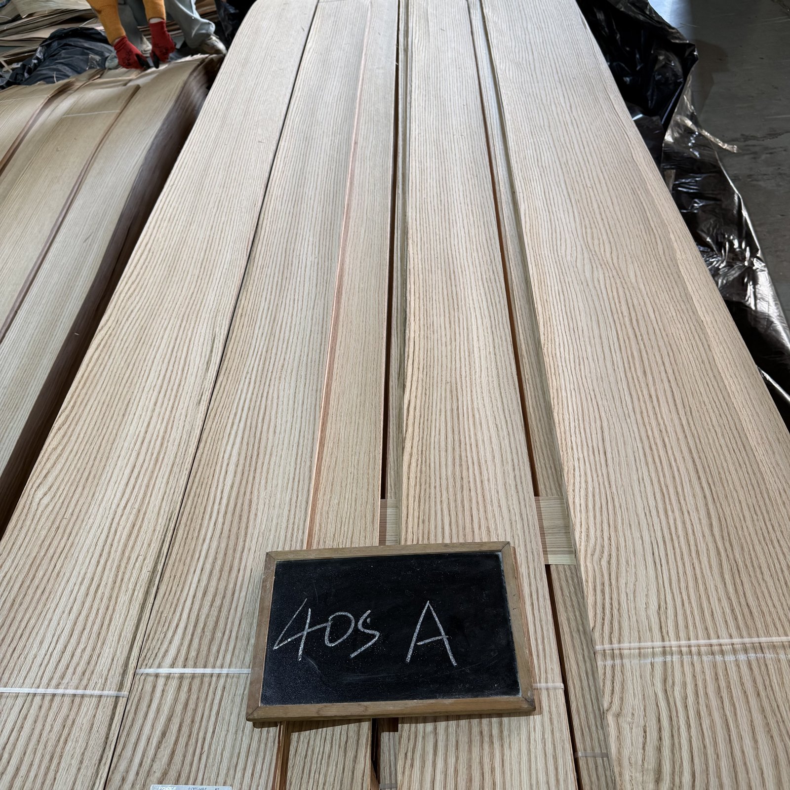 Natural Red Oak Straight Grain Veneer 40S – A Grade