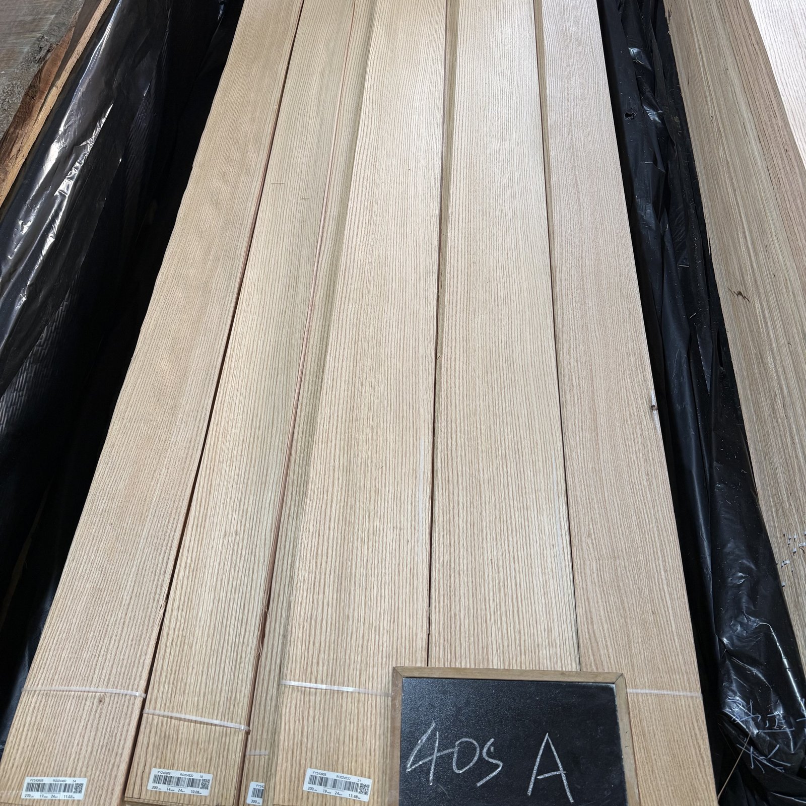 Natural Red Oak Straight Grain Veneer 40S – A Grade