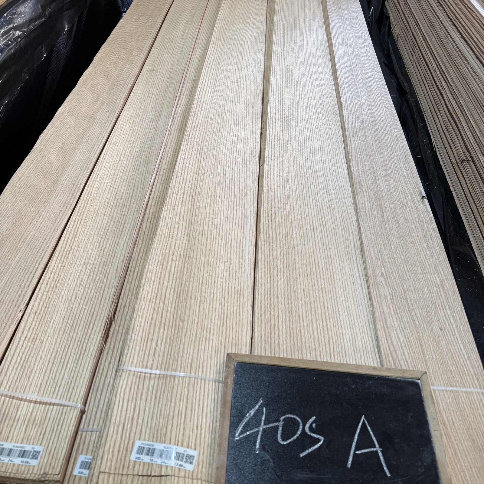 Natural Red Oak Straight Grain Veneer 40S – A Grade