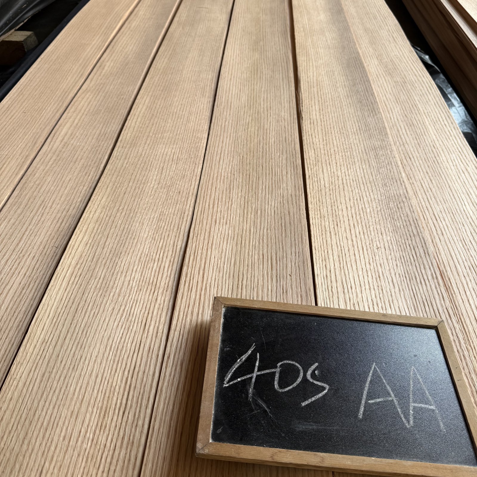 Natural Red Oak Straight Grain Veneer 40S – AA Grade