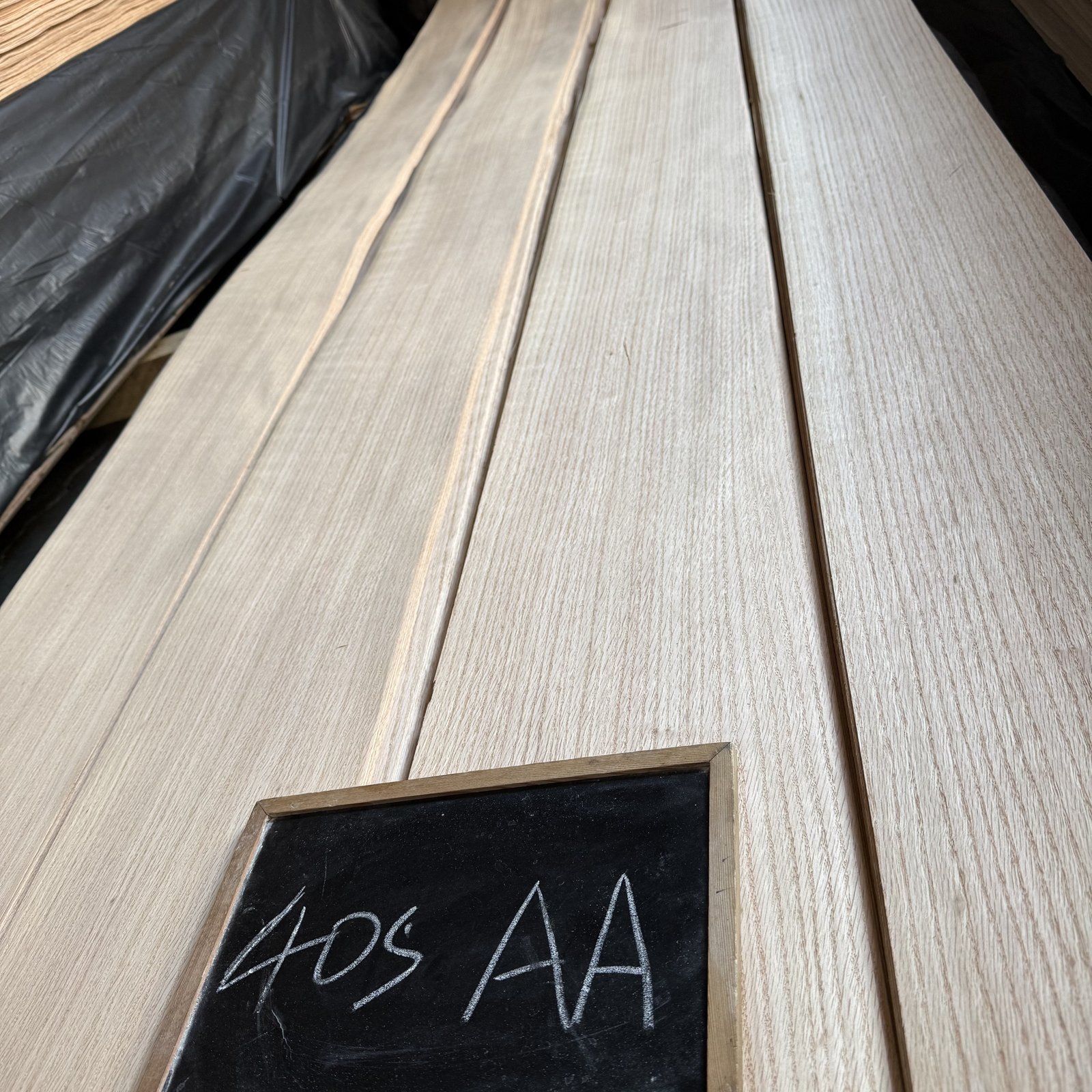 Natural Red Oak Straight Grain Veneer 40S – AA Grade