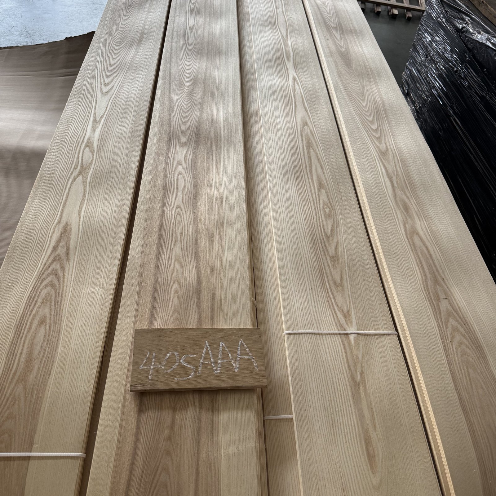 Natural White Ash Two-Tone Crown Cut Veneer 40S – AAA Grade