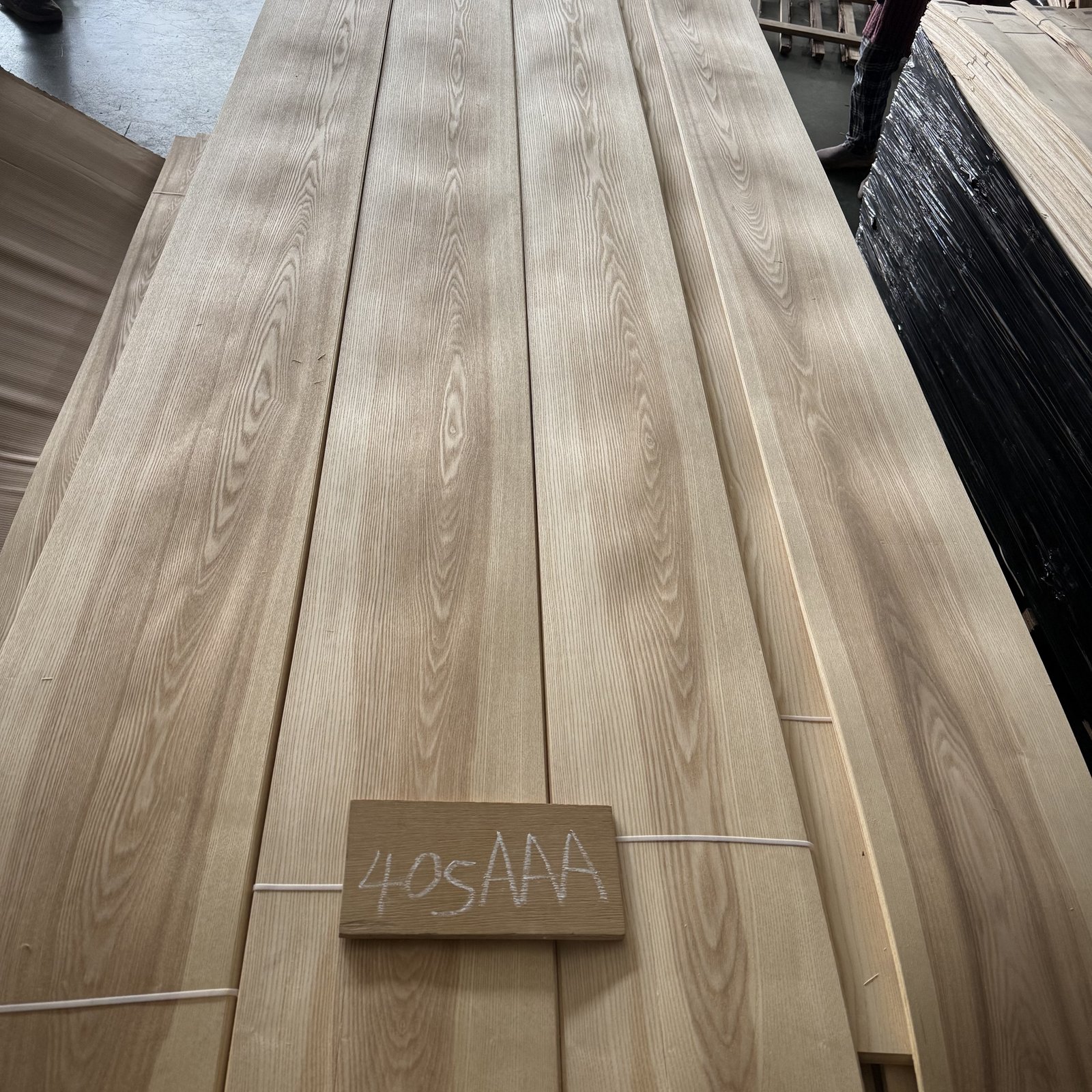 Natural White Ash Two-Tone Crown Cut Veneer 40S – AAA Grade